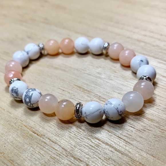 8mm Pink Aventurine & Howlite Chakra Bracelet - Picture 4 of 9
